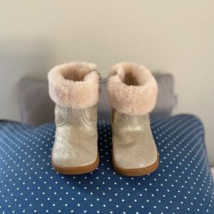 BABY UGG BOOTS (silver, size 4/5 USA)